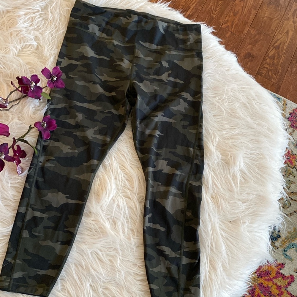 ATHLETA sport capris